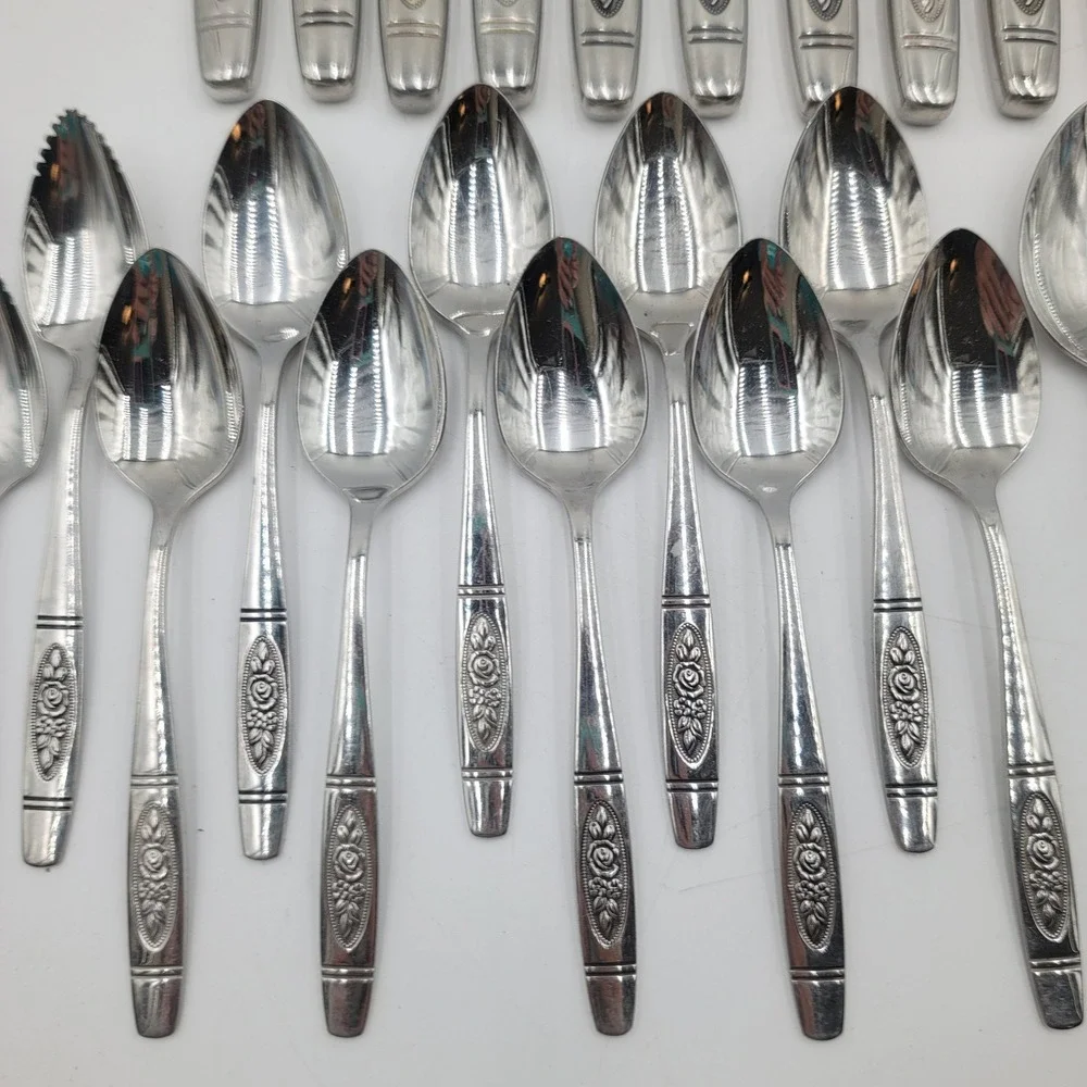 31pc VTG Oneida Rose Pendant Stainless Flatware Set Knives Forks Spoons Floral
